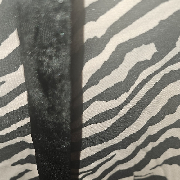 Victoria's Secret Women's Black and White Zebra Crop Hoodie LIKE NEW - Picture 5 of 8